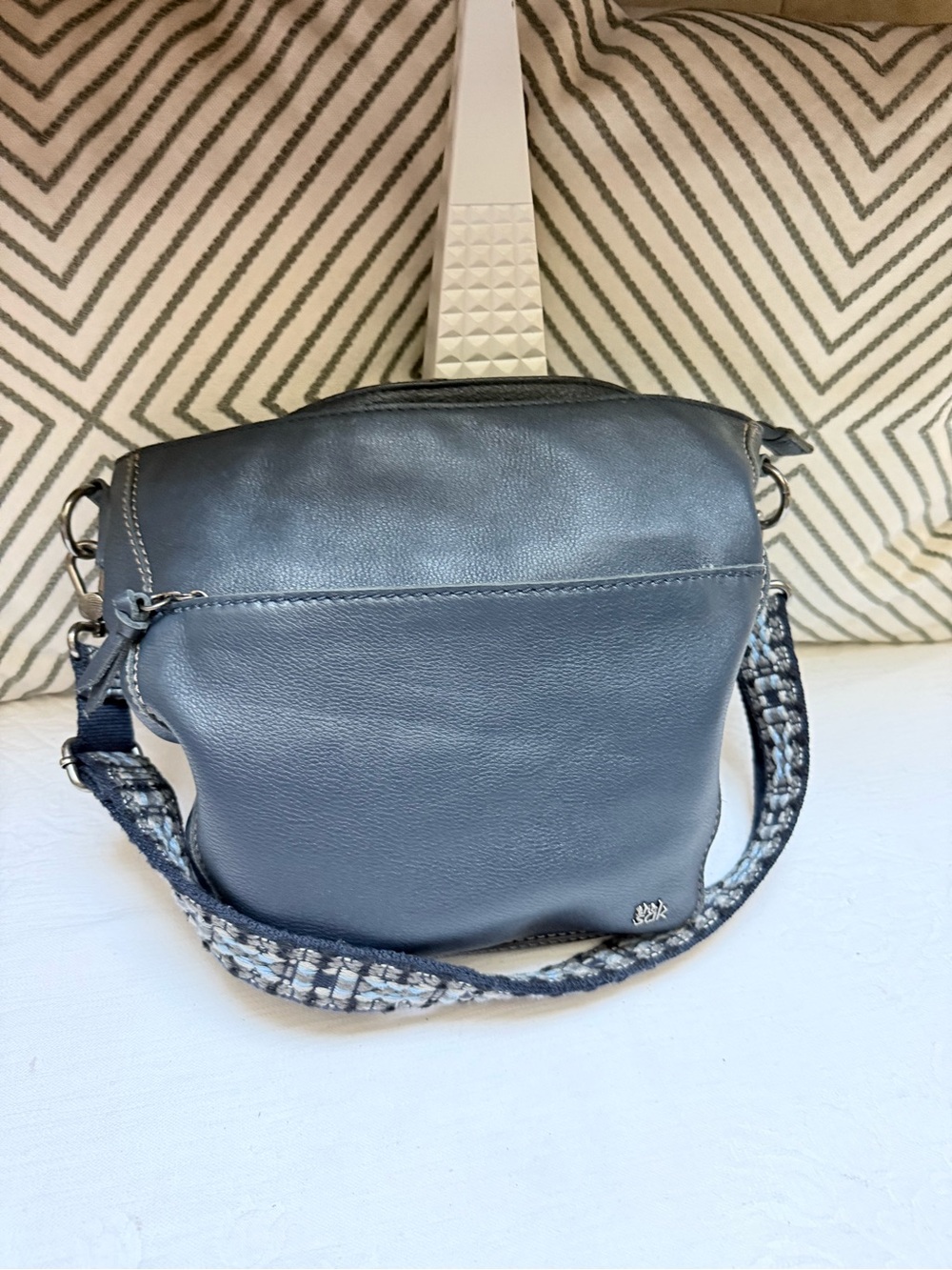 The Sak Navy Leather Crossbody with Detachable Guitar Like Strap - Picture 4 of 12